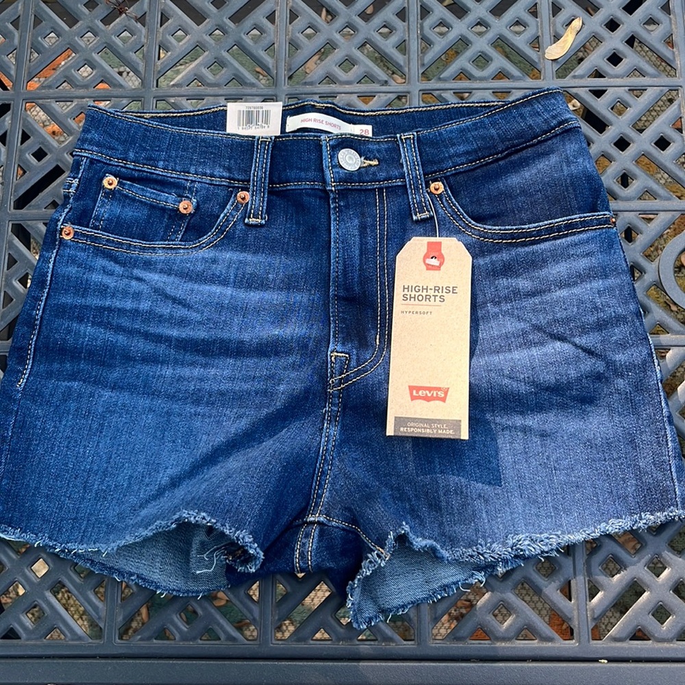 NWT Levi’s Dark Washed High Rise Shorts